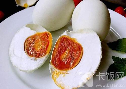 【教程攻略】为什么咸鸭蛋的蛋黄会流油，而普通的鸭蛋不会