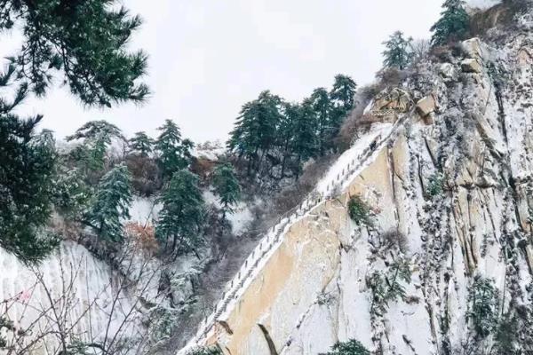 华山冬季赏雪滑雪游玩攻略