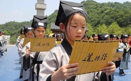 年老君山六一儿童节盛况