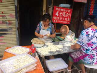 武汉自治街前进路附近有什么好吃的店子