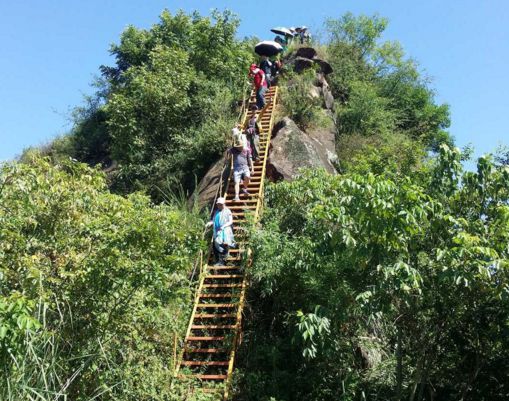 红岩岭在哪儿  红岩岭有什么好玩的 红岩岭凉爽吗