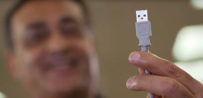 为什么 iPhone 数据线的 USB 接口不能正反插？