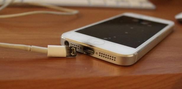 你还在把iPhone放在床头充电吗，这样做是否有什么影响？