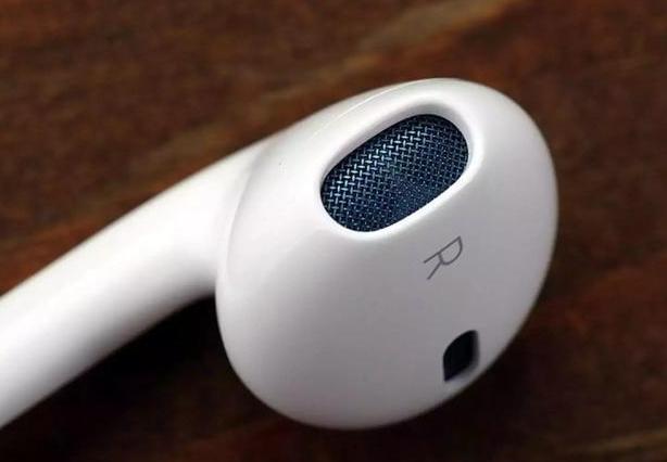 苹果 EarPods 耳机两个开孔的作用是什么？