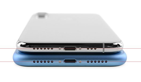 iPhone XR 的充电接口和扬声器开孔不在一条直线上怎么办？