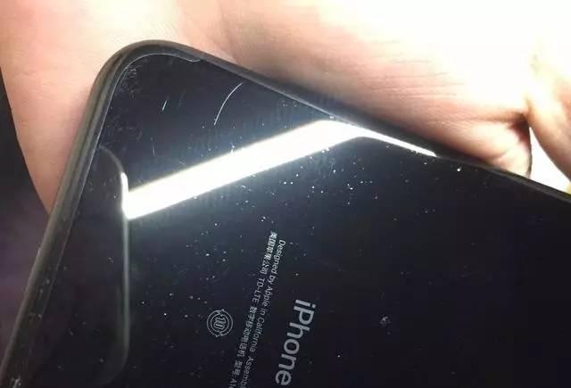 苹果iPhone手机到底需不需要贴膜？