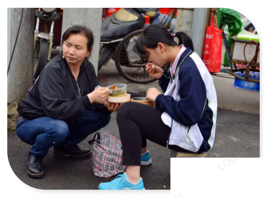 在学校家长送饭很丢人吗 怎样看待家长给孩子送饭