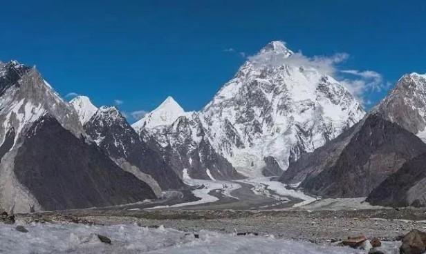 世界山峰高度排名前十（带你领略海拔最高的十大山脉）