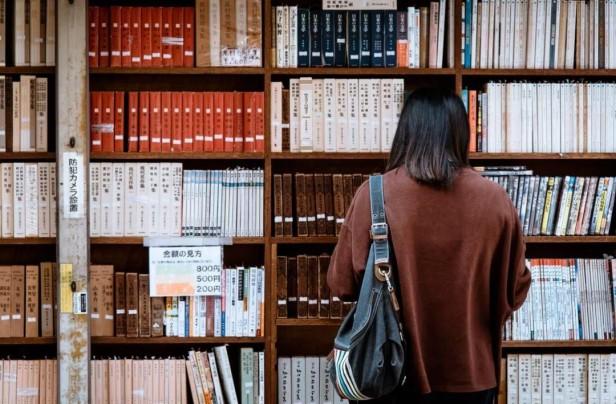 目前女生从事证券工作好吗（盘点证券公司哪个岗位适合女生）