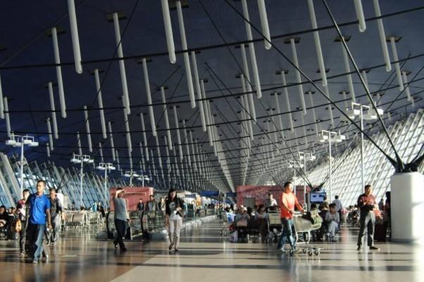 为什么都讨厌上海浦东机场呢，为什么虹桥机票比浦东贵？