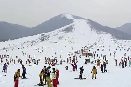 北京滑雪场排名和价格是多少（北京各大滑雪场的介绍及价格一览）