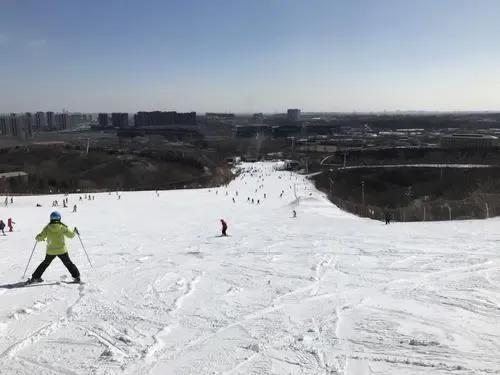 北京滑雪场排名和价格是多少（北京各大滑雪场的介绍及价格一览）