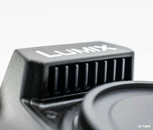《松下 LUMIX S5II / S5IIX 全画幅无反相机》预售：单机首发价 11498 元起