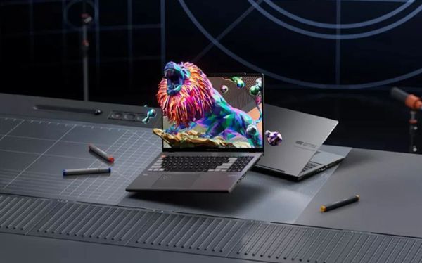 《华硕无畏Pro 16笔记本》16英寸，3.2K裸眼3D OLED屏
