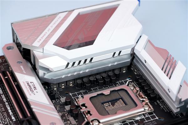 浓浓的机甲风：华硕ROG STRIX Z690-A GAMING WIFI吹雪主板外观欣赏