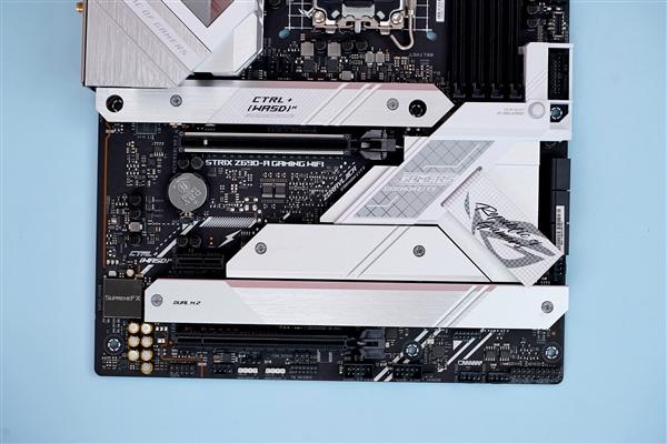 浓浓的机甲风：华硕ROG STRIX Z690-A GAMING WIFI吹雪主板外观欣赏