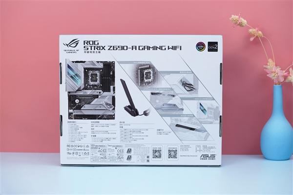 浓浓的机甲风：华硕ROG STRIX Z690-A GAMING WIFI吹雪主板外观欣赏