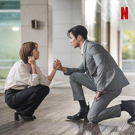 金路云、曹宝儿《这个恋爱不可抗力》发布剧照，将在Netflix同步播出