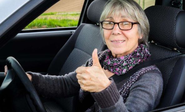 年龄超过60岁或者70岁不能驾驶哪些车辆？规章制度摆在这里