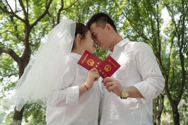 领结婚证合照