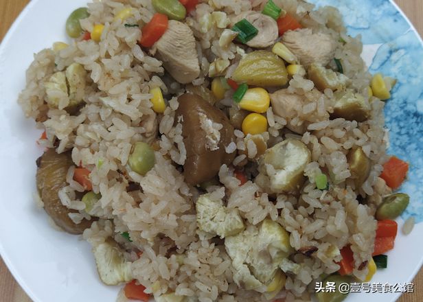 板栗烧鸡焖饭如何做（好吃的板栗鸡肉焖饭做法大全）