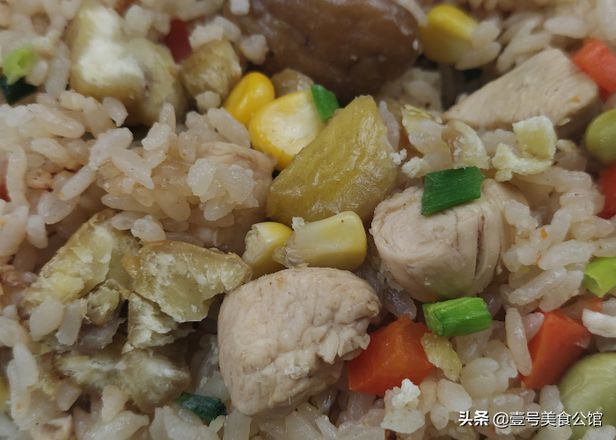 板栗烧鸡焖饭如何做（好吃的板栗鸡肉焖饭做法大全）