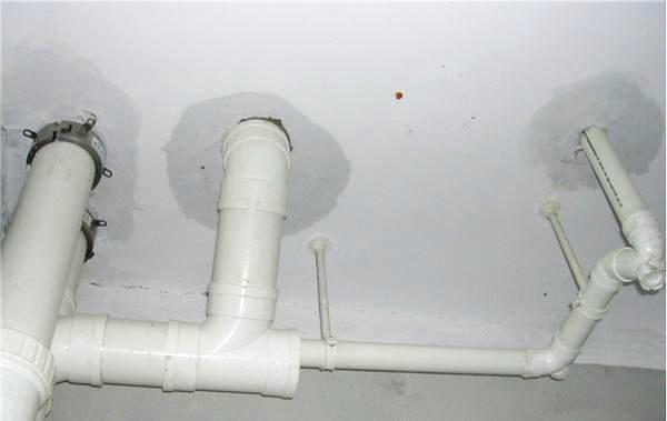 卫生间漏水不砸砖怎么处理及维修方法 （卫生间漏水的处理教学）