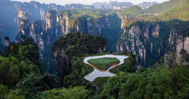 中国旅游十大必去景区（中国最值得去的十大景点）