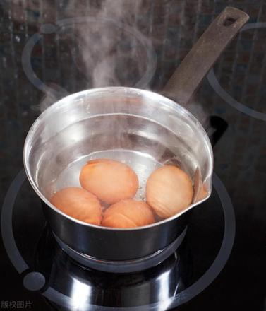 鸡蛋煮几分钟能熟（鸡蛋煮超过10分钟有毒）