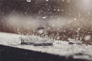 做梦梦下雨是什么梦预示着什么？-周公解梦