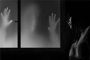 做梦梦到鬼被吓醒预示着什么？-周公解梦