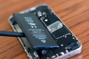 iPhone 不可拆卸电池有什么优点？