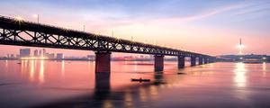 <span style='color:red;'>武汉长江大桥</span>到底是谁建的