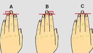 右手无名指长短贴近中拇指是什么命，右手无名指过长的人的命运不太好