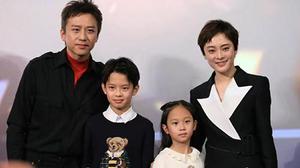 邓超一家人出席中国乒乓首映礼，儿子等等长得好帅