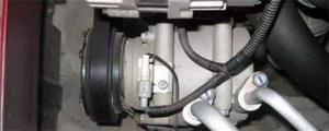 汽车空调管子结冰的原因是什么？