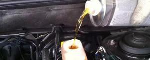 换刹车油等于换离合器油吗？
