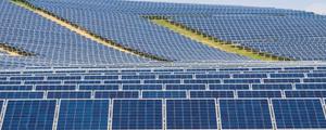 100瓦太阳能板一天发多少电