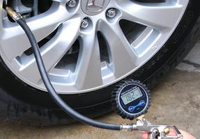 小车胎气压一般是多少是正常的
