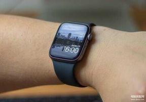 iwatch壁纸怎么设置（Apple Watch的表盘上放置背景照片教程）