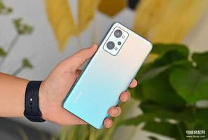 1500左右的手机性价比排行榜（预算1500元左右4款值得入手）