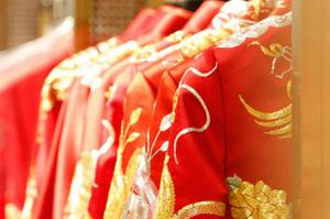 中国传统新娘礼服是什么