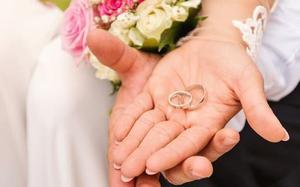 订婚和结婚戒指要分开买吗